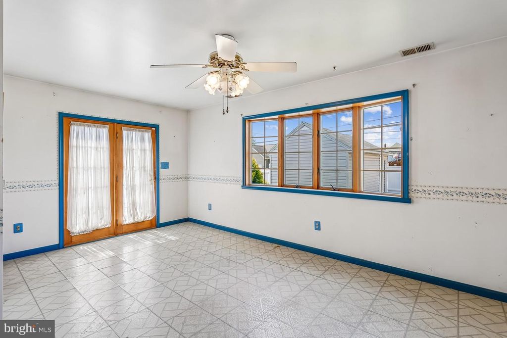 Image 14 of property listing at 1912 QUEENSWAY, Baltimore, MD 21222