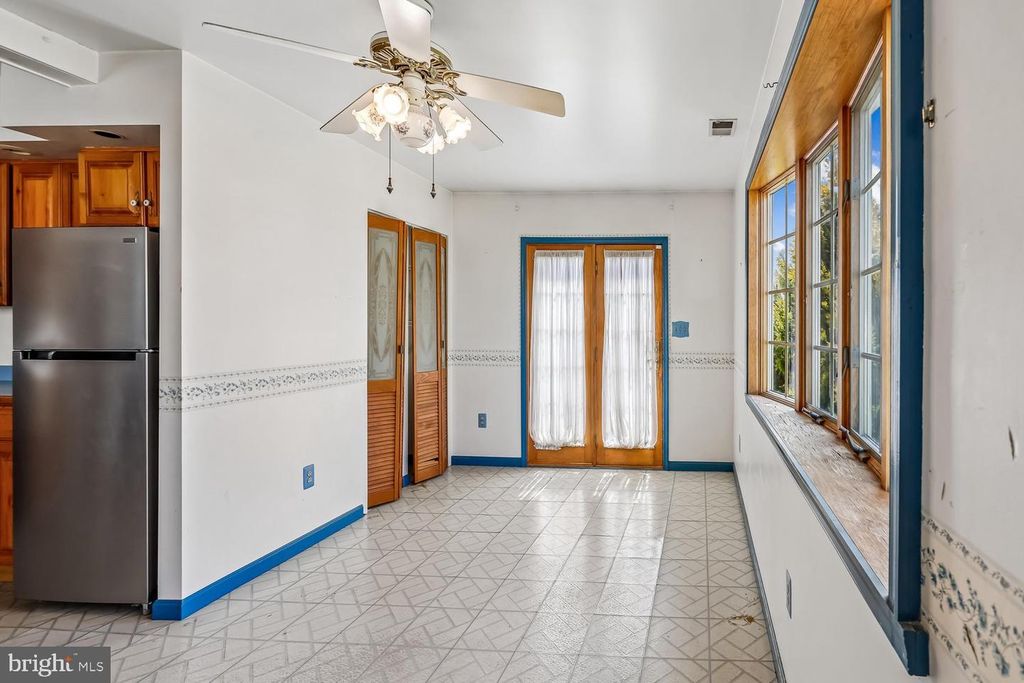 Image 15 of property listing at 1912 QUEENSWAY, Baltimore, MD 21222