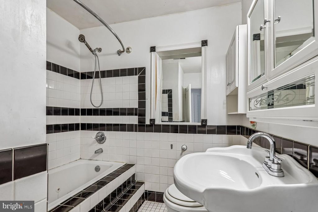 Image 23 of property listing at 1912 QUEENSWAY, Baltimore, MD 21222