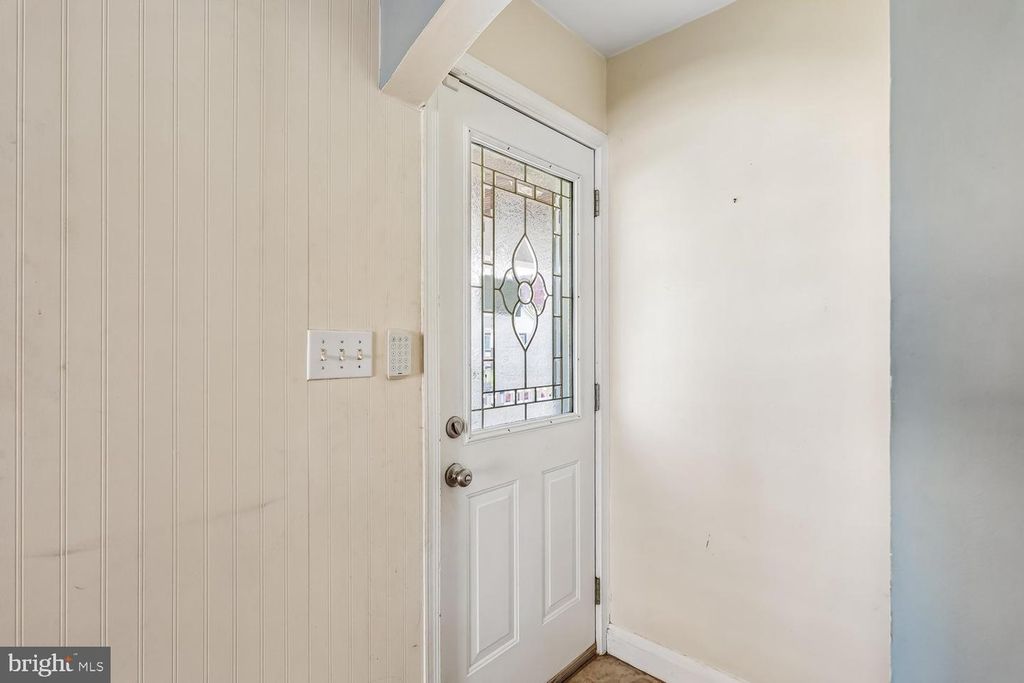 Image 6 of property listing at 1912 QUEENSWAY, Baltimore, MD 21222