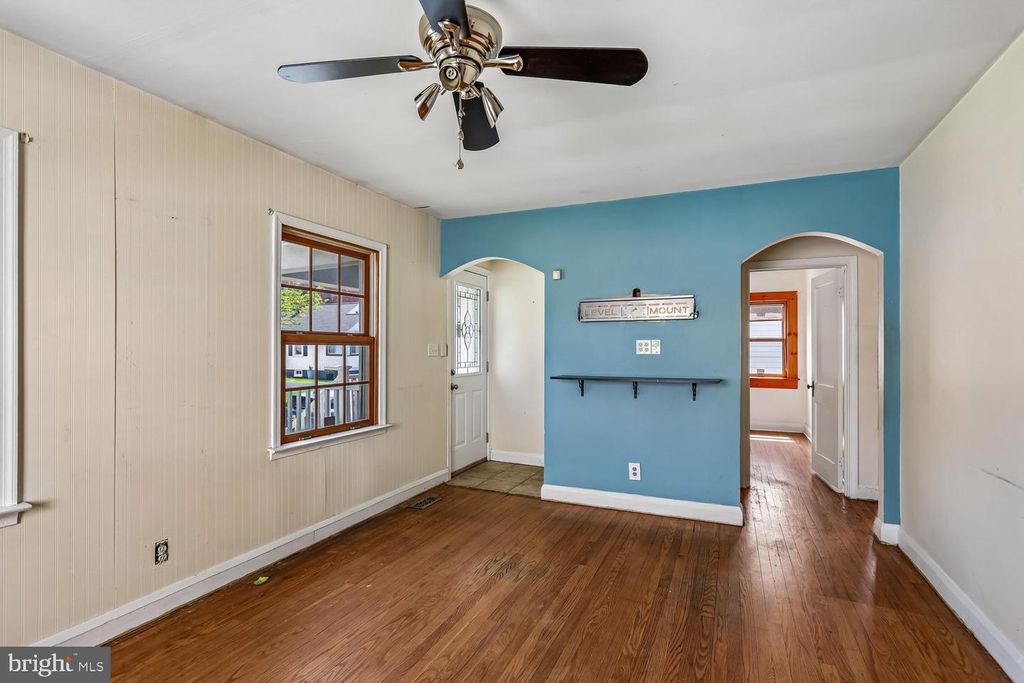 Image 9 of property listing at 1912 QUEENSWAY, Baltimore, MD 21222