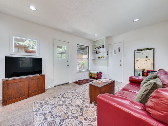 6917 E Mockingbird Lane, Dallas, TX 75214