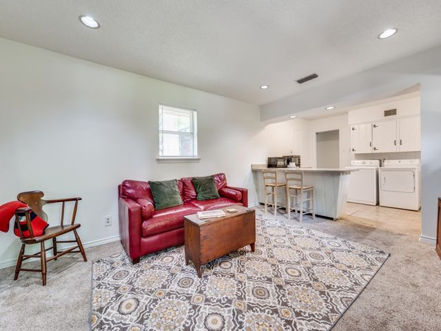 6917 E Mockingbird Lane, Dallas, TX 75214