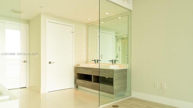 650 NE 32nd St 1702, Miami, FL 33137