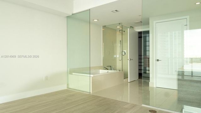 650 NE 32nd St 1702, Miami, FL 33137