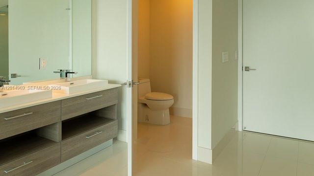 650 NE 32nd St 1702, Miami, FL 33137