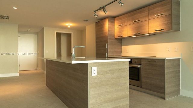 650 NE 32nd St 1702, Miami, FL 33137