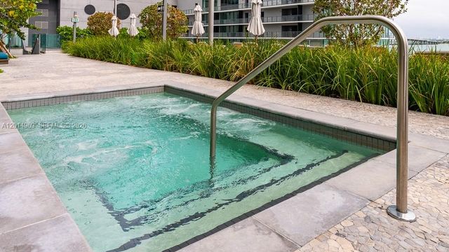 650 NE 32nd St 1702, Miami, FL 33137