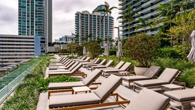 650 NE 32nd St 1702, Miami, FL 33137