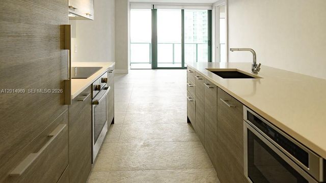 650 NE 32nd St 1702, Miami, FL 33137