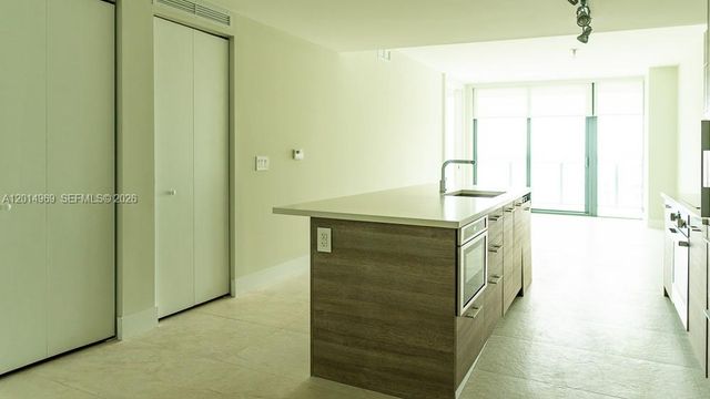 650 NE 32nd St 1702, Miami, FL 33137