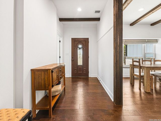 223 Canyon View Dr, Pipe Creek, TX 78063