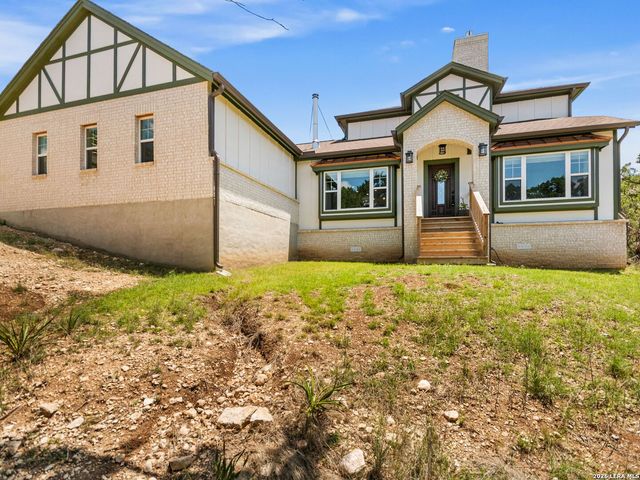223 Canyon View Dr, Pipe Creek, TX 78063