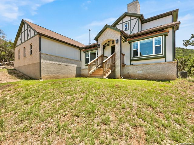 223 Canyon View Dr, Pipe Creek, TX 78063