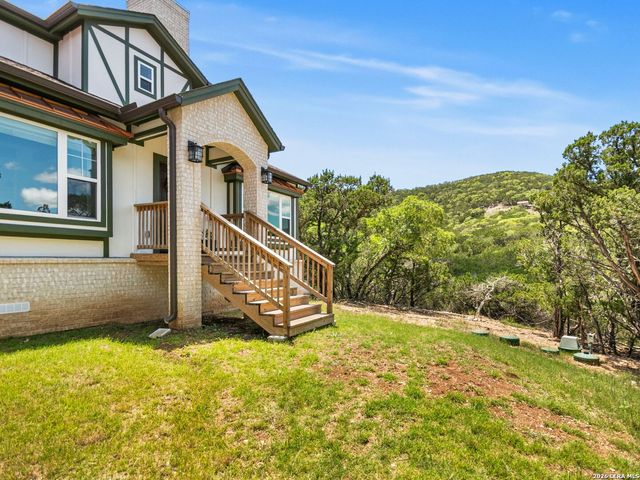 223 Canyon View Dr, Pipe Creek, TX 78063