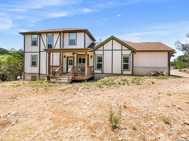 223 Canyon View Dr, Pipe Creek, TX 78063