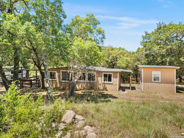 223 Canyon View Dr, Pipe Creek, TX 78063