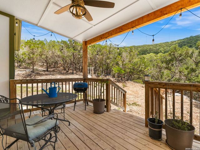 223 Canyon View Dr, Pipe Creek, TX 78063