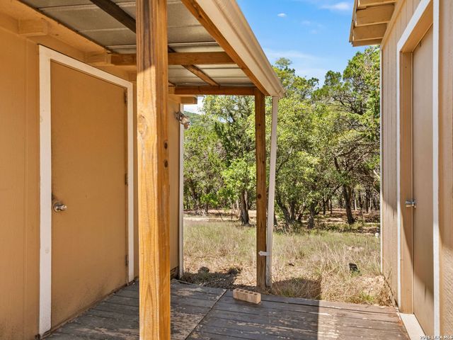 223 Canyon View Dr, Pipe Creek, TX 78063