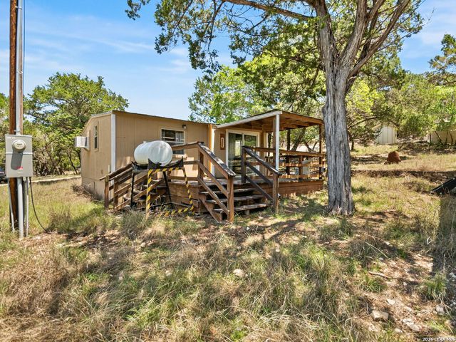 223 Canyon View Dr, Pipe Creek, TX 78063