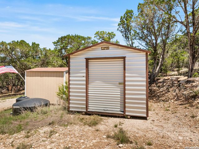 223 Canyon View Dr, Pipe Creek, TX 78063