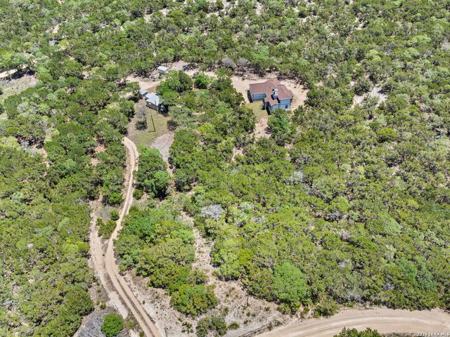 223 Canyon View Dr, Pipe Creek, TX 78063