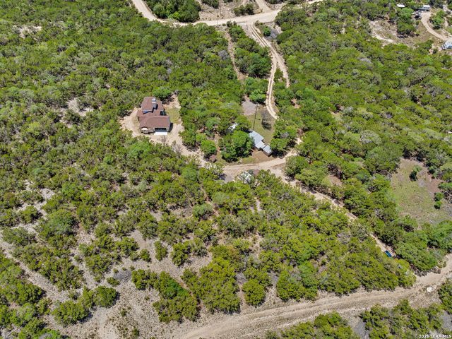223 Canyon View Dr, Pipe Creek, TX 78063