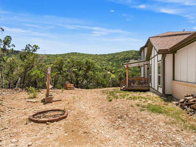 223 Canyon View Dr, Pipe Creek, TX 78063