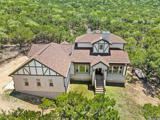 223 Canyon View Dr, Pipe Creek, TX 78063