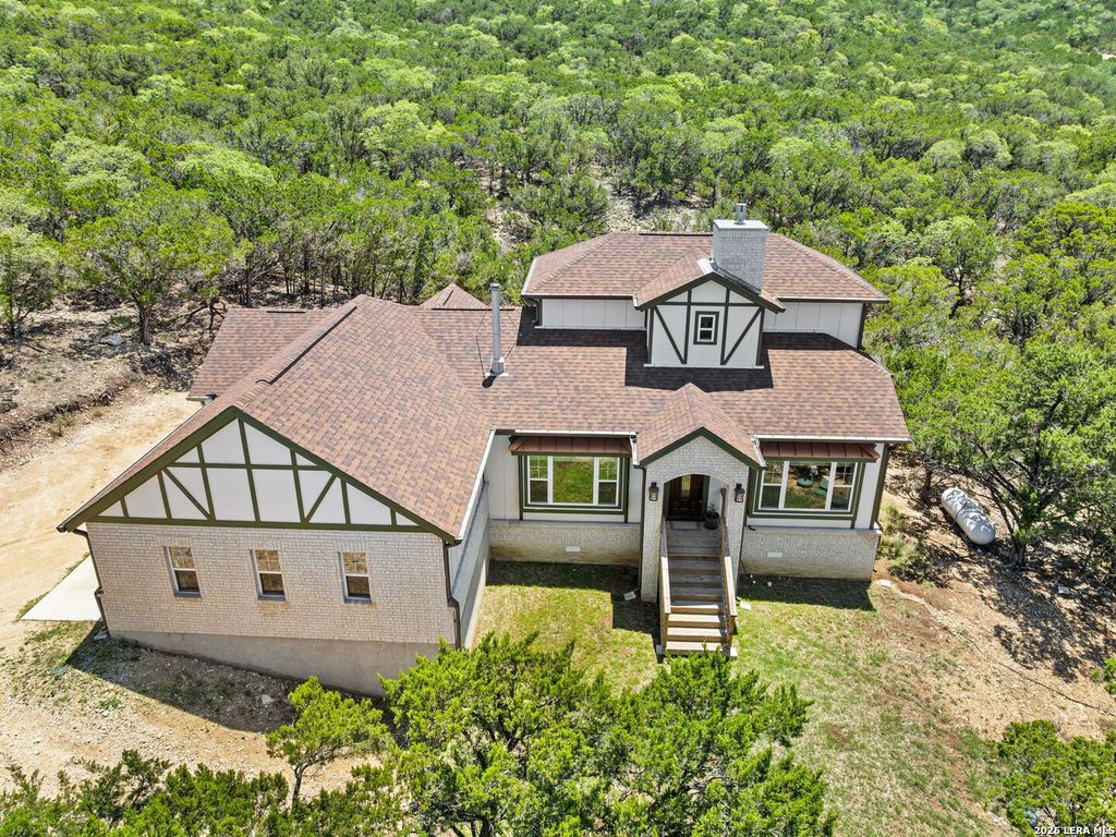 223 Canyon View Dr, Pipe Creek, TX 78063
