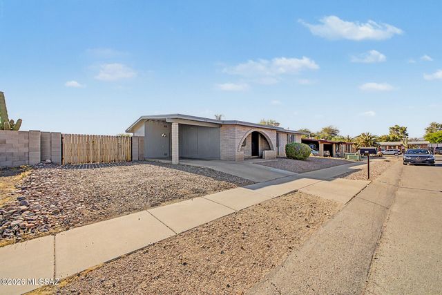 7441 N Patriot Drive, Tucson, AZ 85741