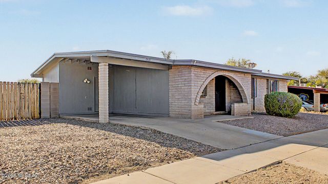 7441 N Patriot Drive, Tucson, AZ 85741