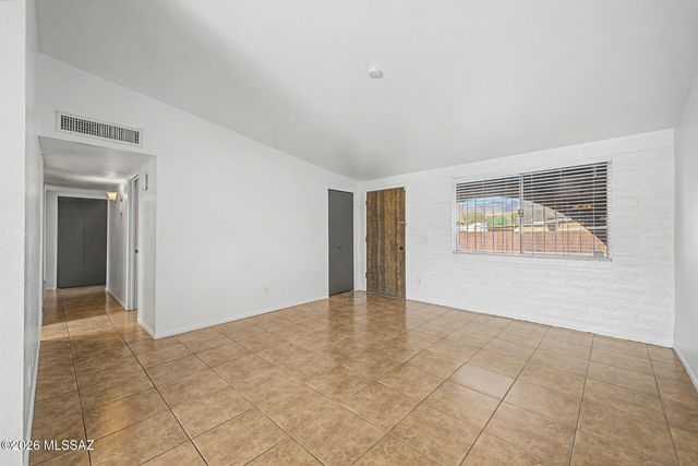 7441 N Patriot Drive, Tucson, AZ 85741