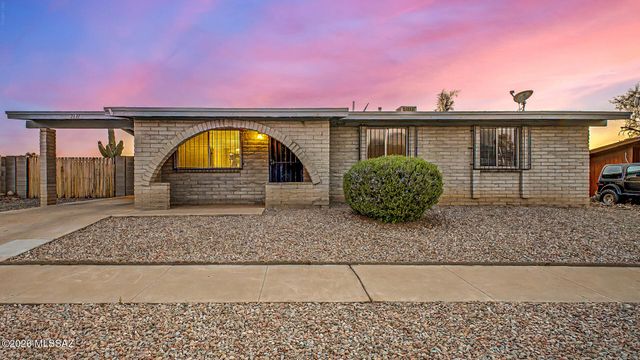 7441 N Patriot Drive, Tucson, AZ 85741