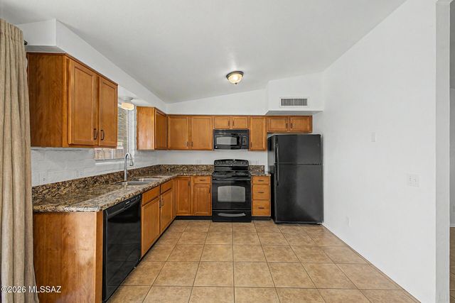 7441 N Patriot Drive, Tucson, AZ 85741