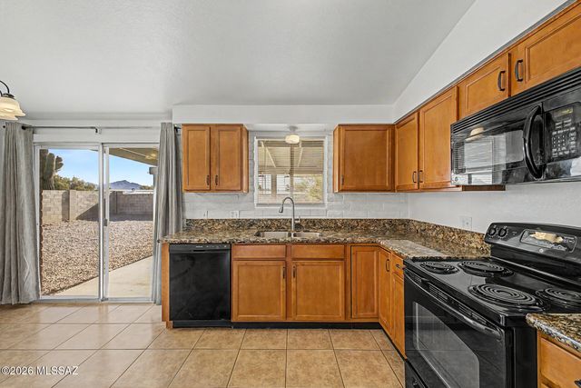 7441 N Patriot Drive, Tucson, AZ 85741