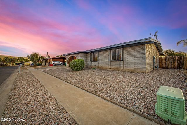 7441 N Patriot Drive, Tucson, AZ 85741