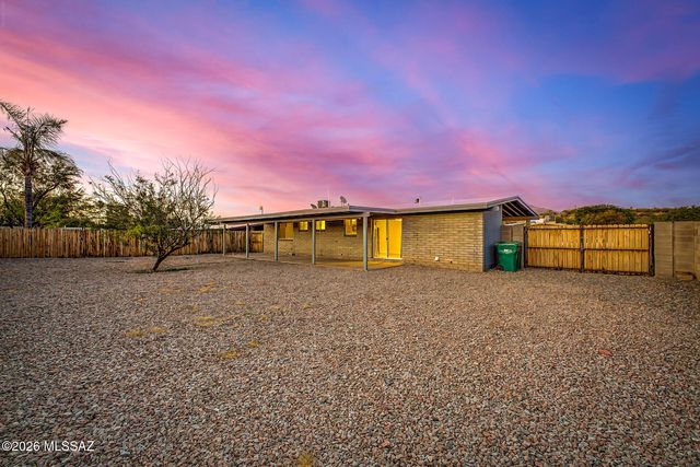 7441 N Patriot Drive, Tucson, AZ 85741