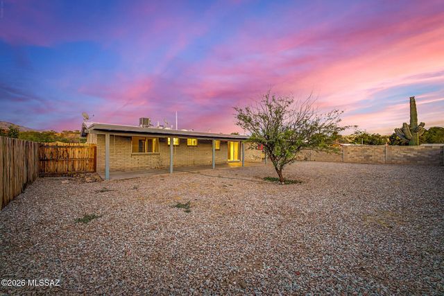7441 N Patriot Drive, Tucson, AZ 85741