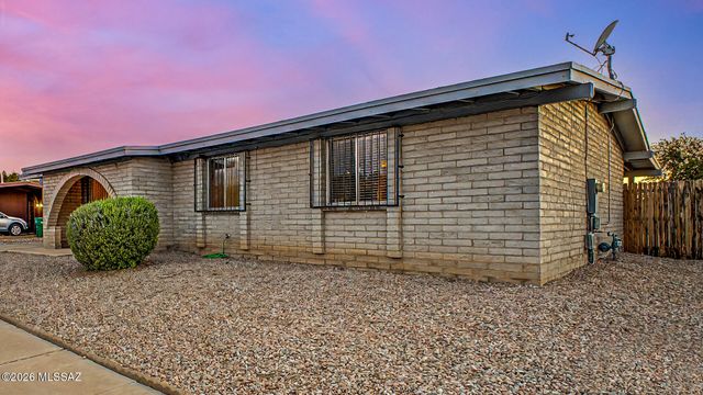 7441 N Patriot Drive, Tucson, AZ 85741