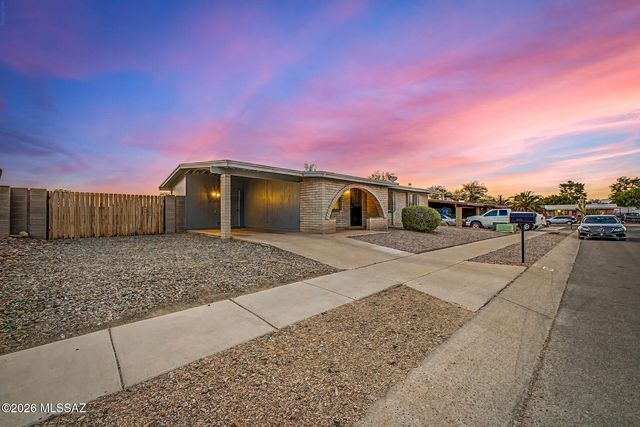 7441 N Patriot Drive, Tucson, AZ 85741