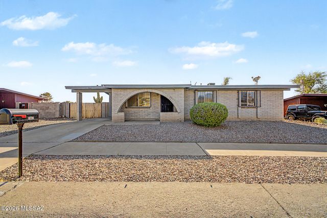7441 N Patriot Drive, Tucson, AZ 85741