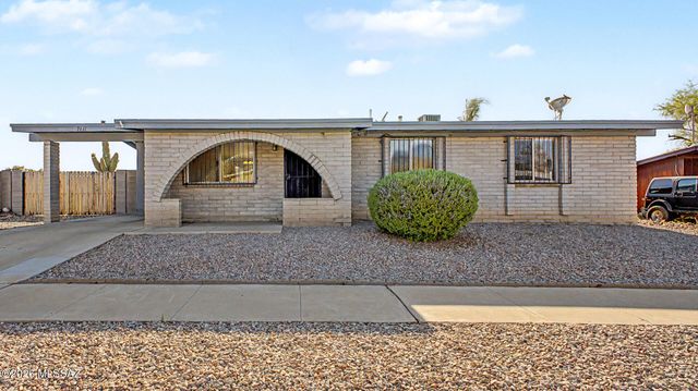 7441 N Patriot Drive, Tucson, AZ 85741