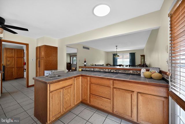134 GALLOPING HILL RD, Lincoln University, PA 19352