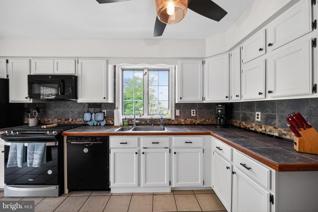 134 GALLOPING HILL RD, Lincoln University, PA 19352