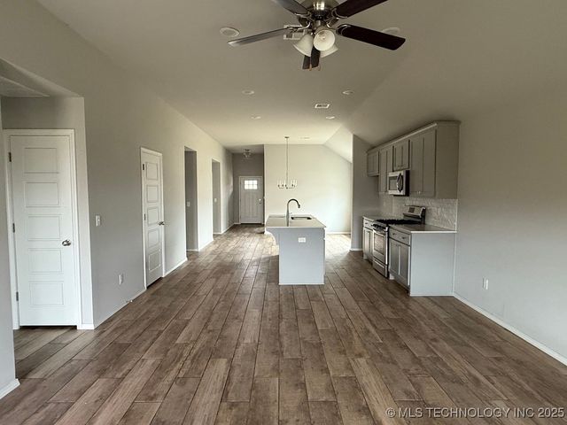 6619 S 18th Place, Broken Arrow, OK 74011