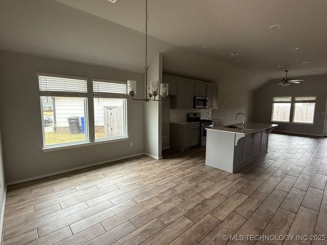 6619 S 18th Place, Broken Arrow, OK 74011