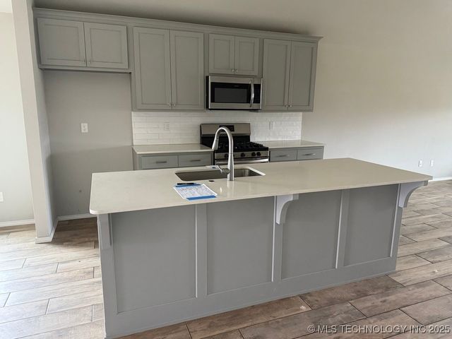 6619 S 18th Place, Broken Arrow, OK 74011