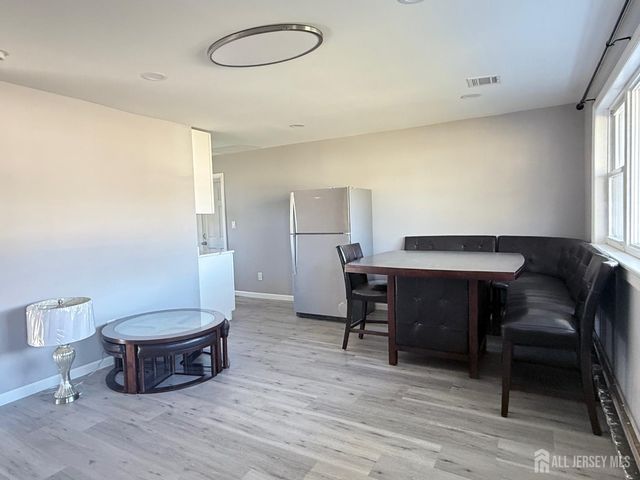 19 Lahiere Avenue, Edison, NJ 08817