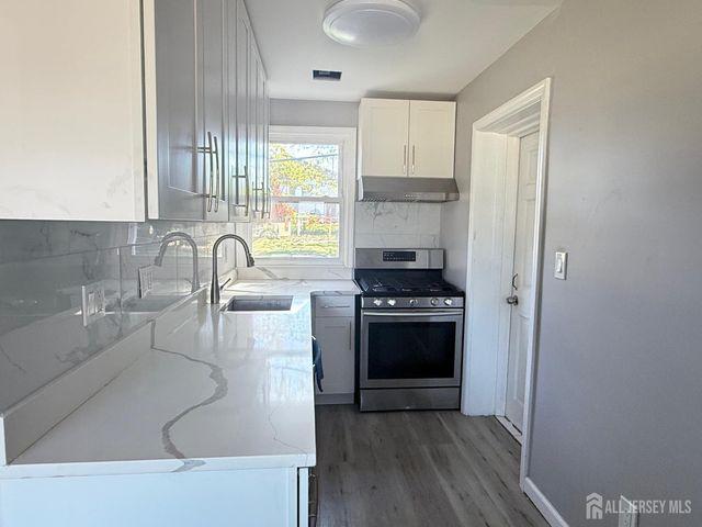 19 Lahiere Avenue, Edison, NJ 08817